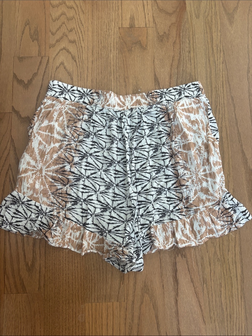 BCBG Ruffle Shorts - Picture 3 of 5